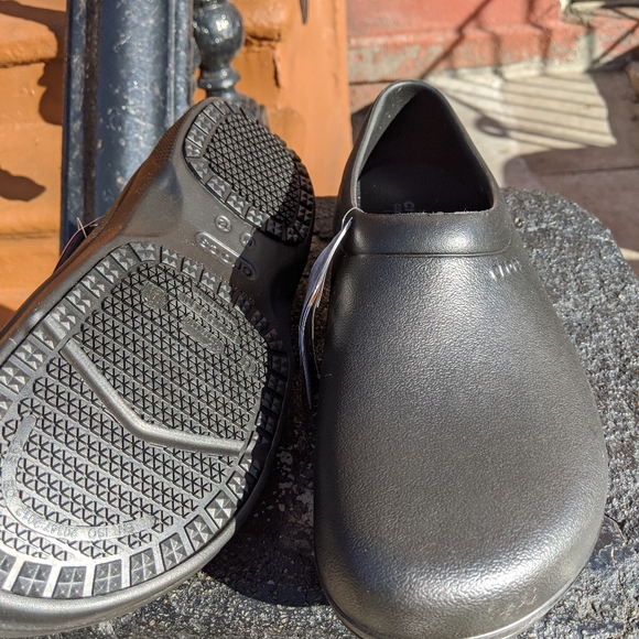 Crocs - Picture 10 of 16